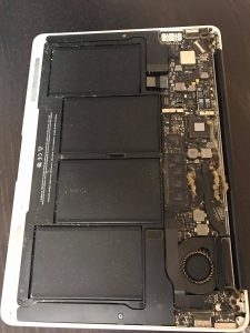 ノートパソコンほこり掃除ビフォアー